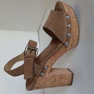 Micheal Kors Suede Platform Sandal size 7.5